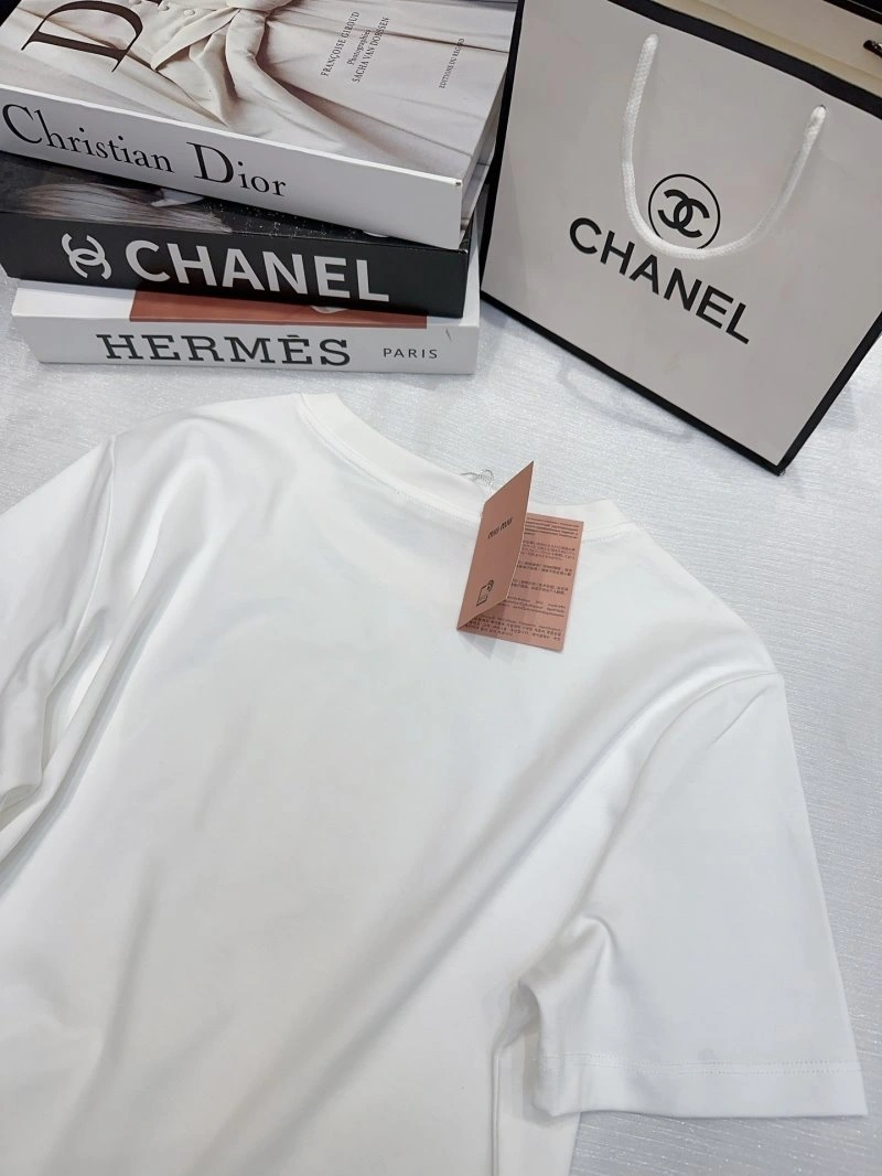 Miu Miu T-Shirts Minimalist 152980