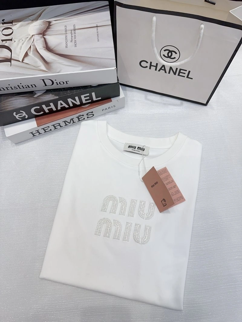 Miu Miu T-Shirts Minimalist 152980
