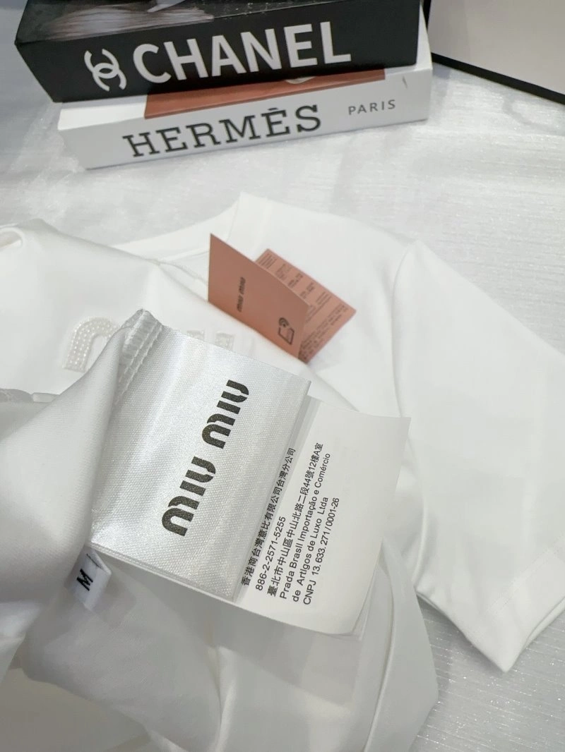 Miu Miu T-Shirts Minimalist 152980