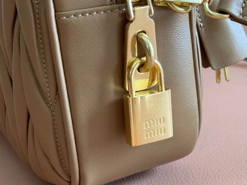 Lightweight Miu Miu Top Handle Bags 49016