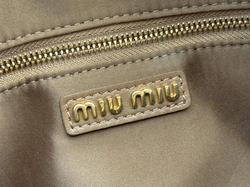 Lightweight Miu Miu Top Handle Bags 49016