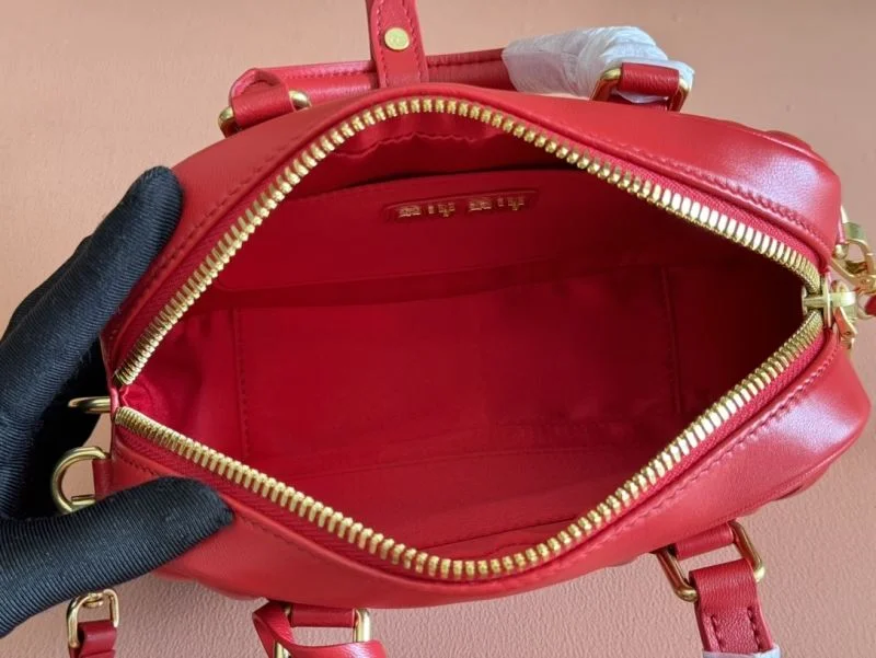 Flexible Miu Miu Top Handle Bags 49013