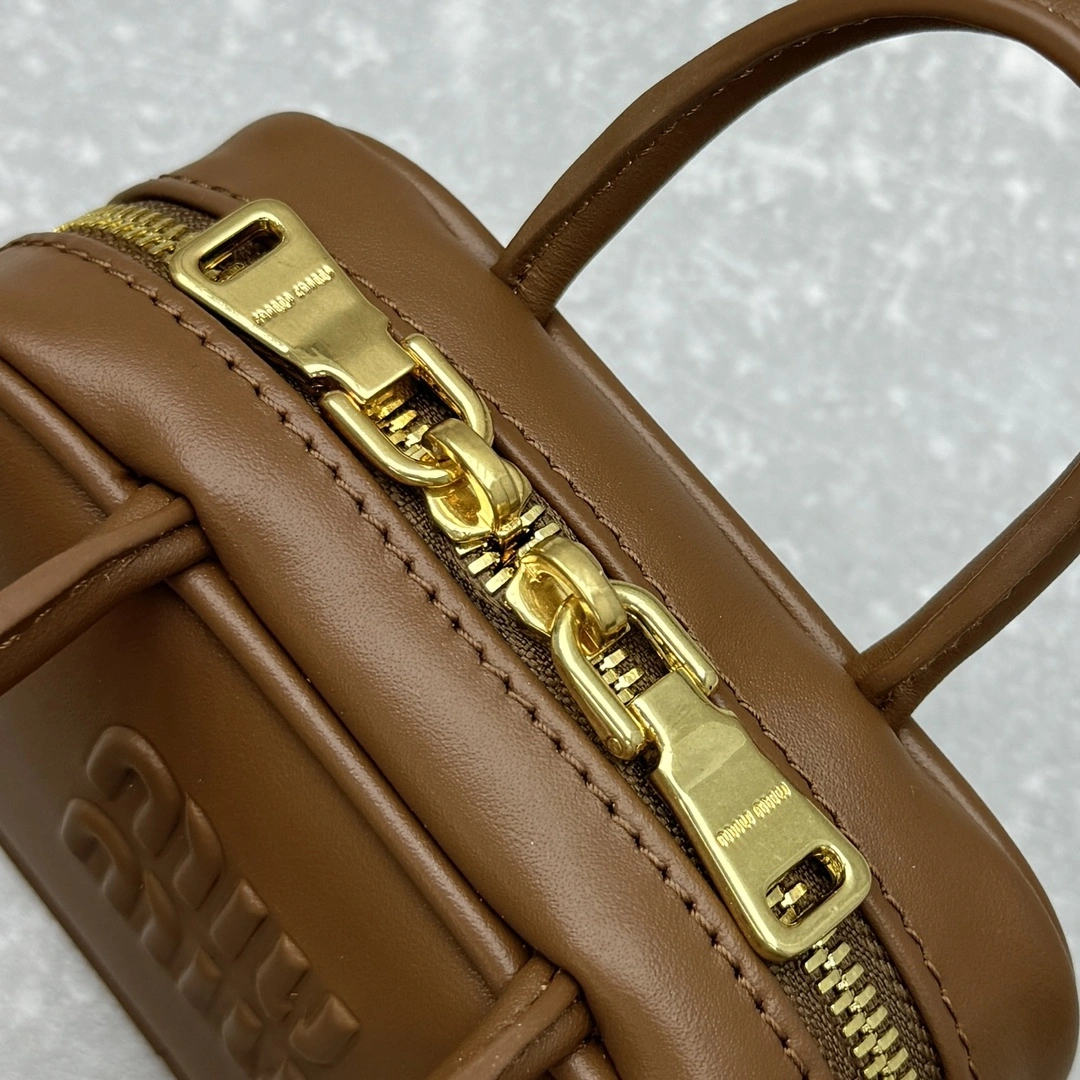 Miu Miu Top Handle Bags Durable 69512