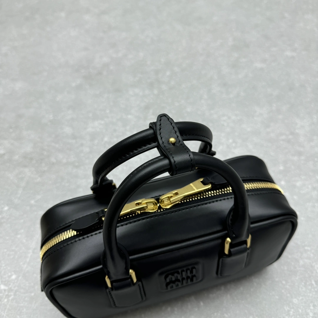 Miu Miu Top Handle Bags Supportive 69510