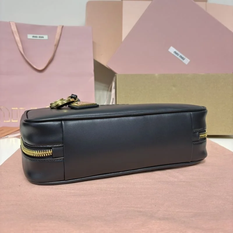 Miu Miu Top Handle Bags WellDesigned 43506