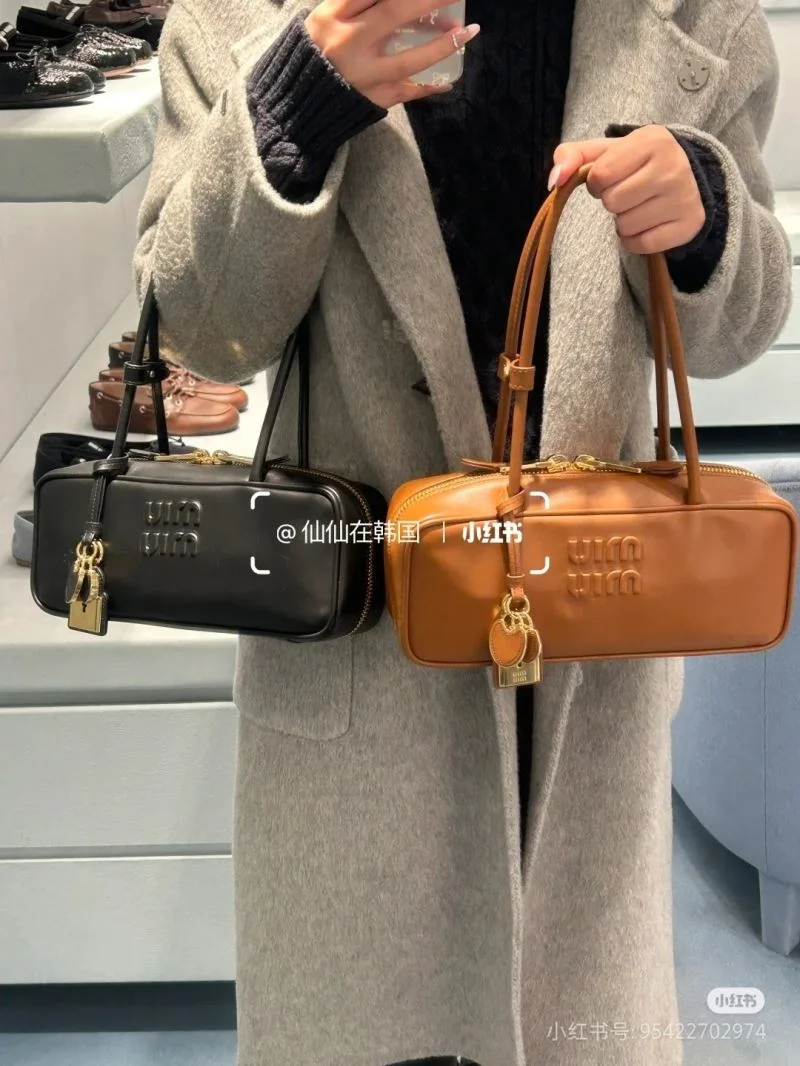 Miu Miu Top Handle Bags WellDesigned 43506
