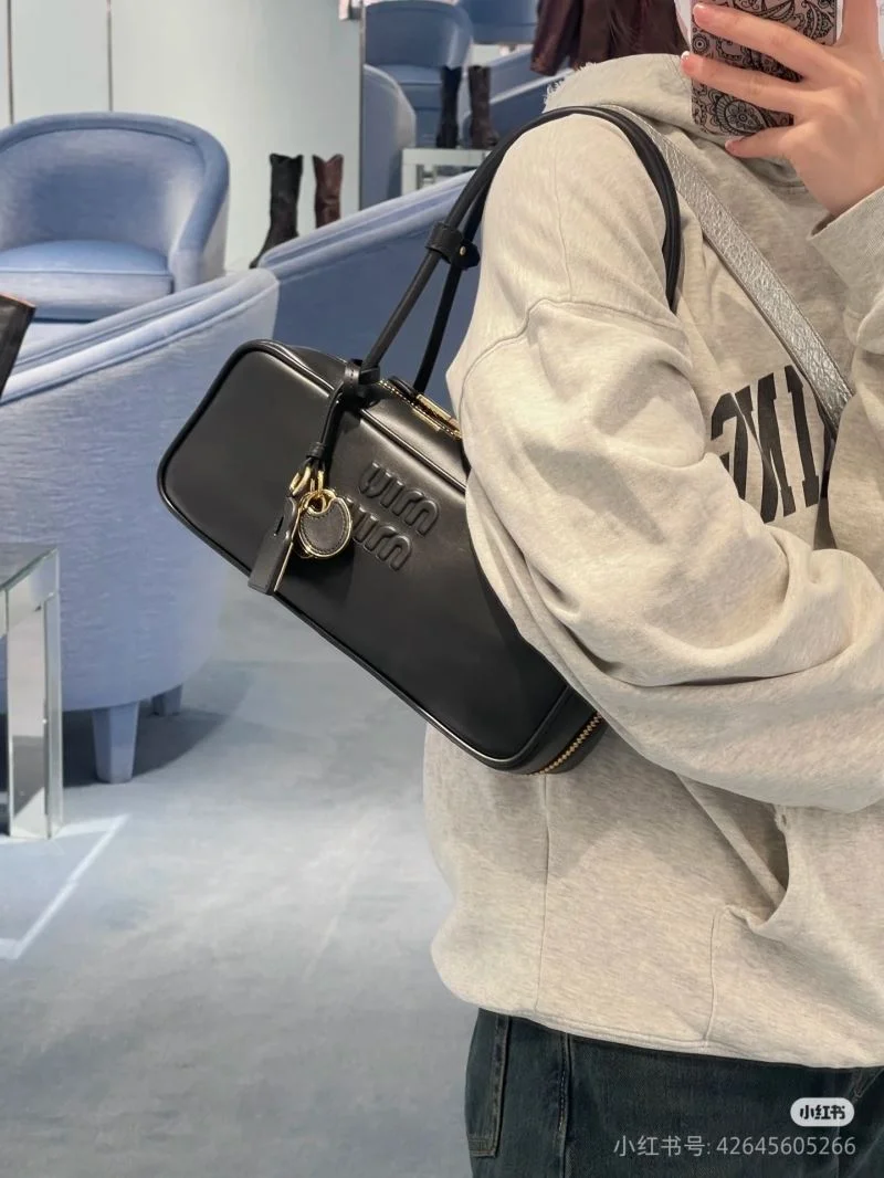 Miu Miu Top Handle Bags WellDesigned 43506