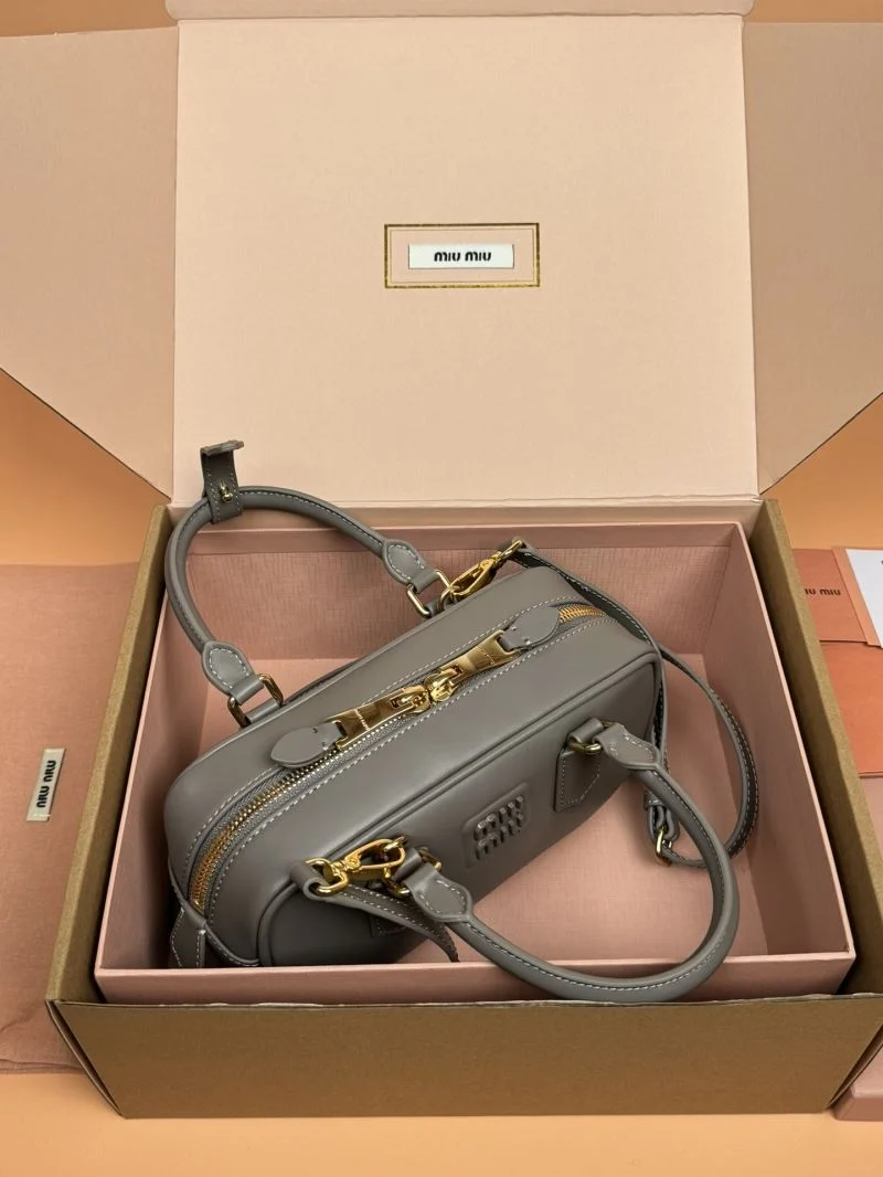 Miu Miu Top Handle Bags Trendsetting 37620
