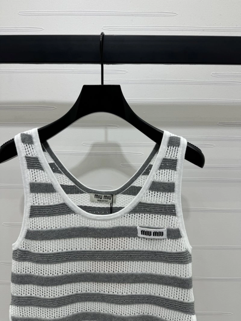 Miu Miu Vest Versatile 150950