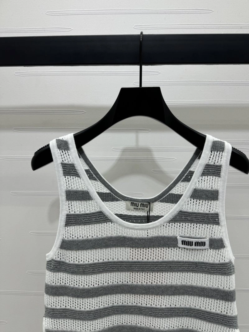 Miu Miu Vest Versatile 150950