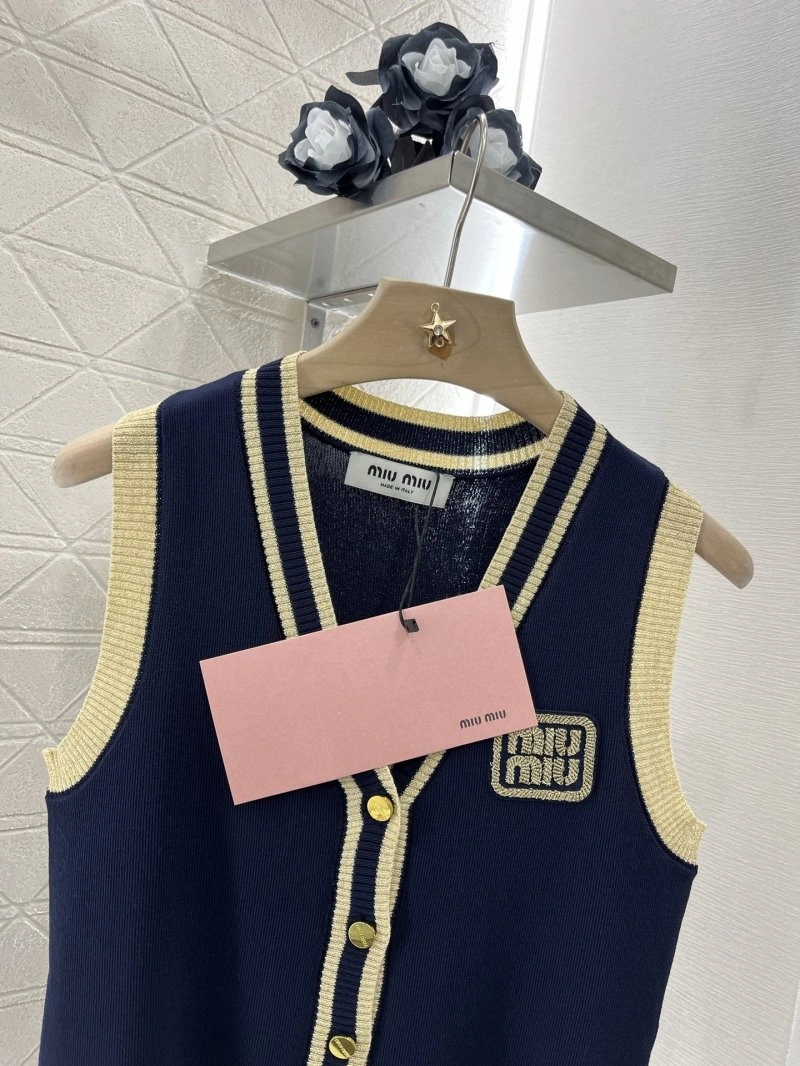 Miu Miu Vest ModernLook 156011