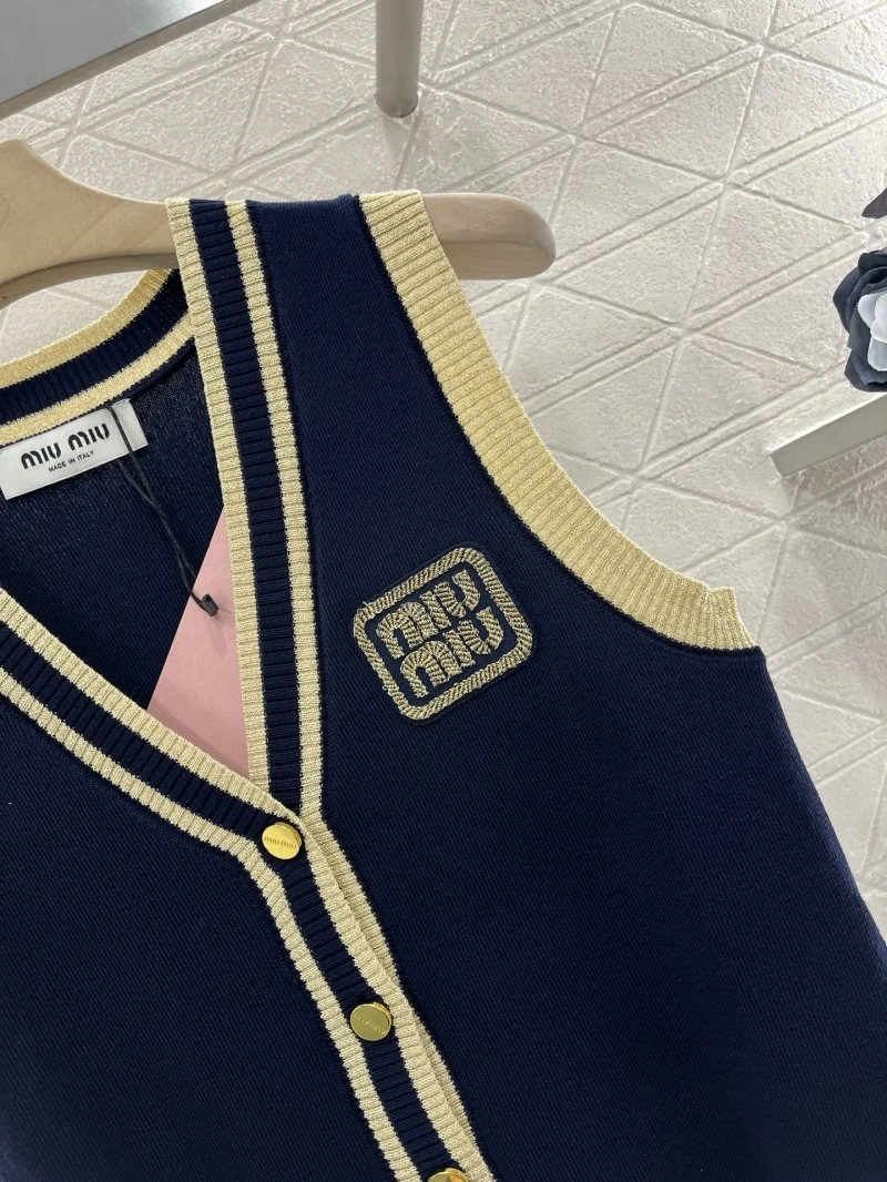 Miu Miu Vest ModernLook 156011