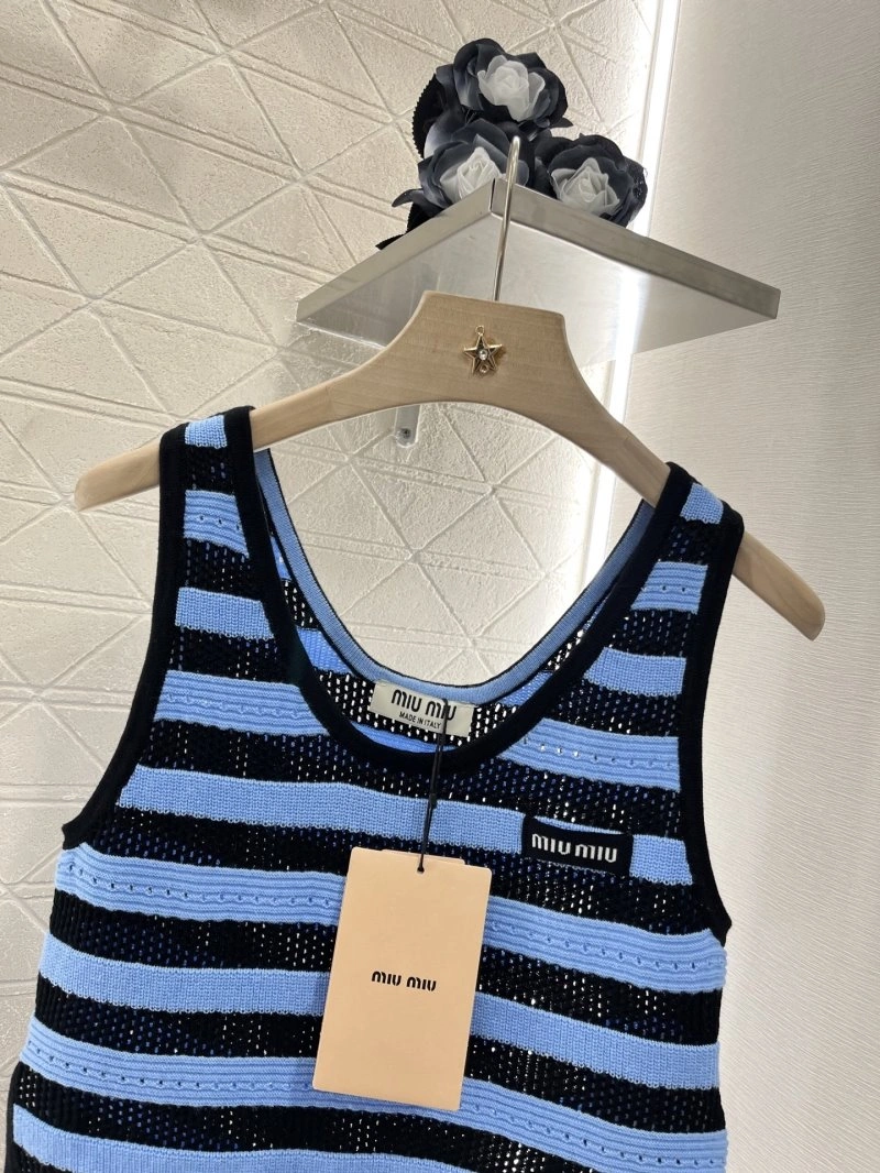 Miu Miu Vest Bold 152963