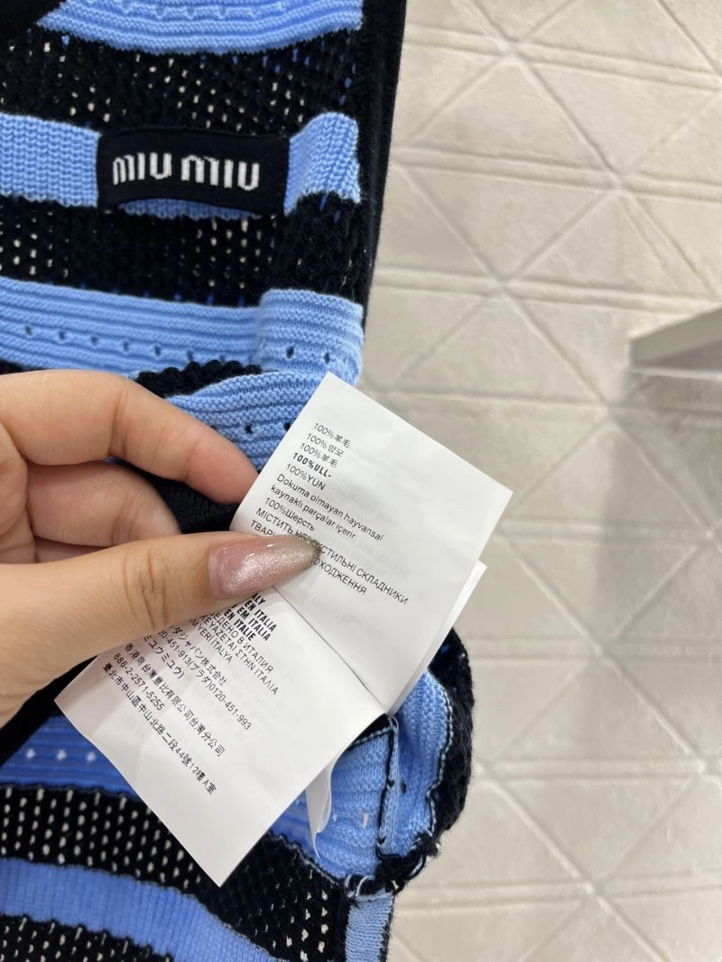 Miu Miu Vest Bold 152963