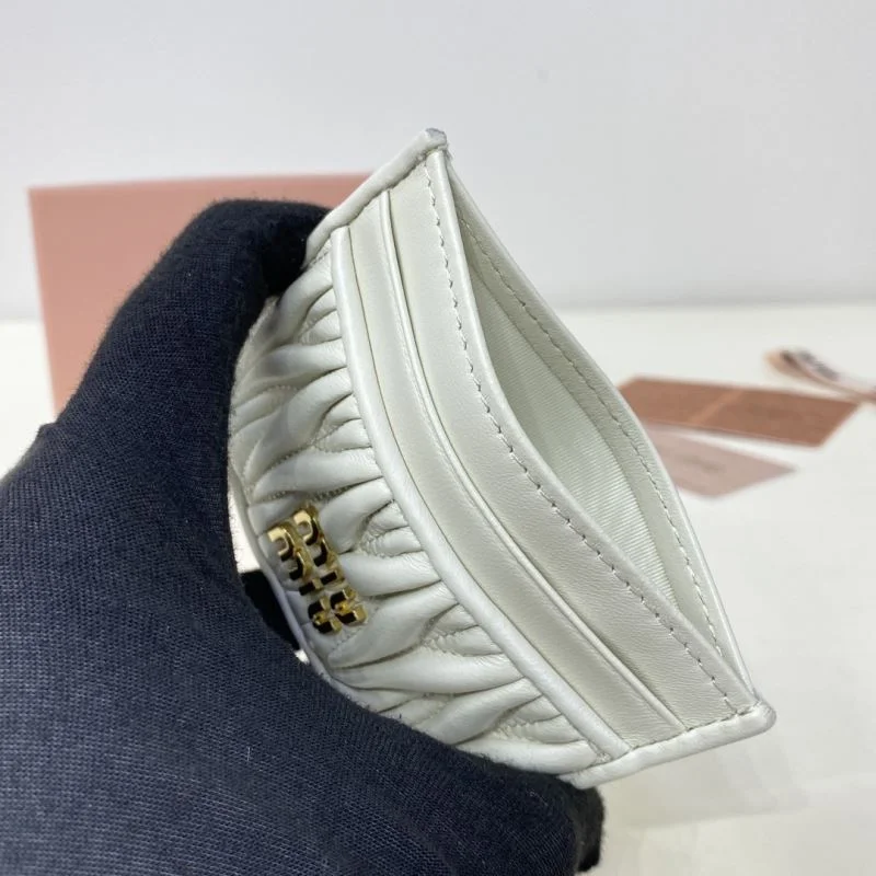 Sleek Miu Miu Wallets Purse 43668