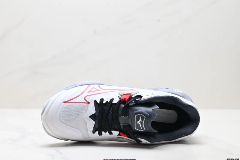 Chic Mizuno Shoes 2345