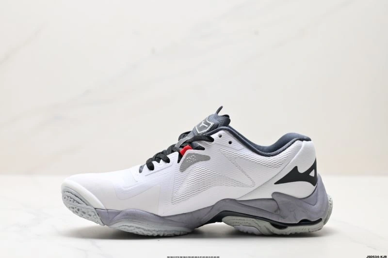 Chic Mizuno Shoes 2345
