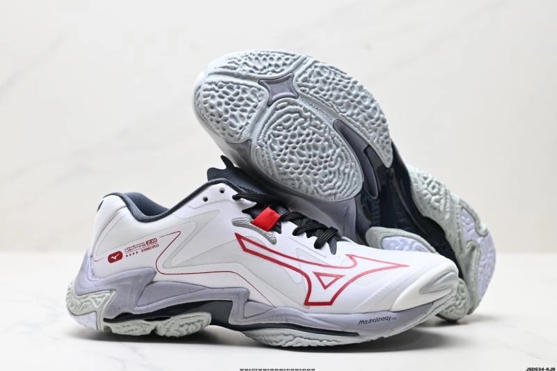 Chic Mizuno Shoes 2345