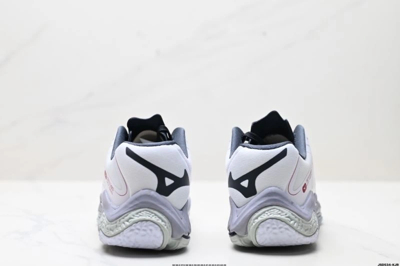 Chic Mizuno Shoes 2345