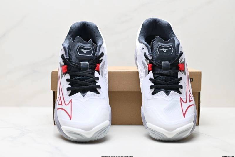 Chic Mizuno Shoes 2345