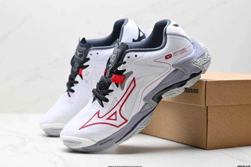 Chic Mizuno Shoes 2345