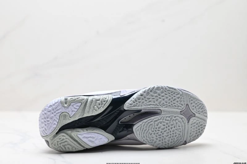 Chic Mizuno Shoes 2345