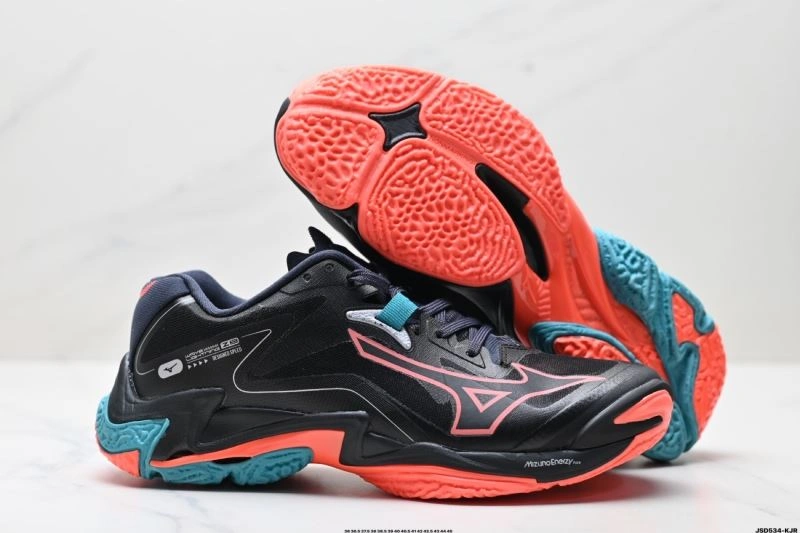 Timeless Mizuno Shoes 2350