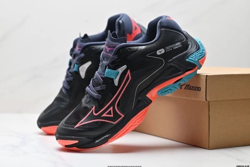 Timeless Mizuno Shoes 2350