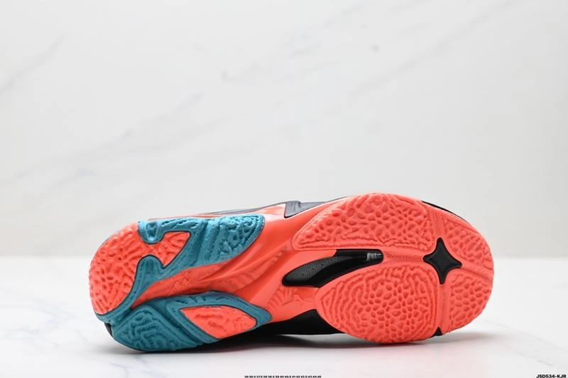 Timeless Mizuno Shoes 2350