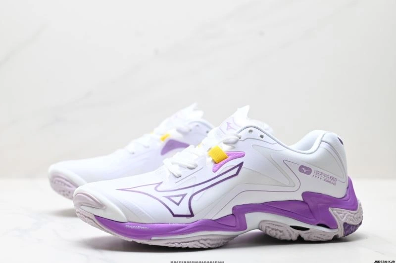 Modern Mizuno Shoes 2332