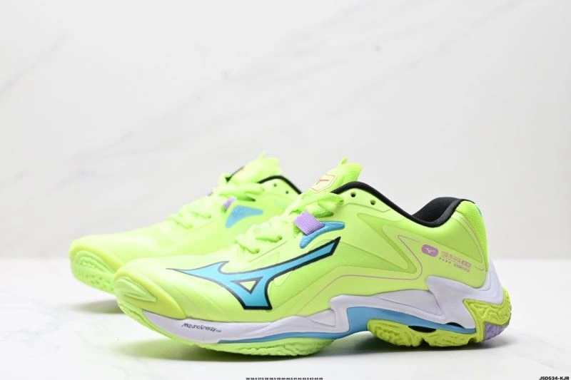 Mizuno Shoes Versatile 2330