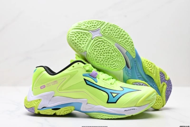Mizuno Shoes Versatile 2330