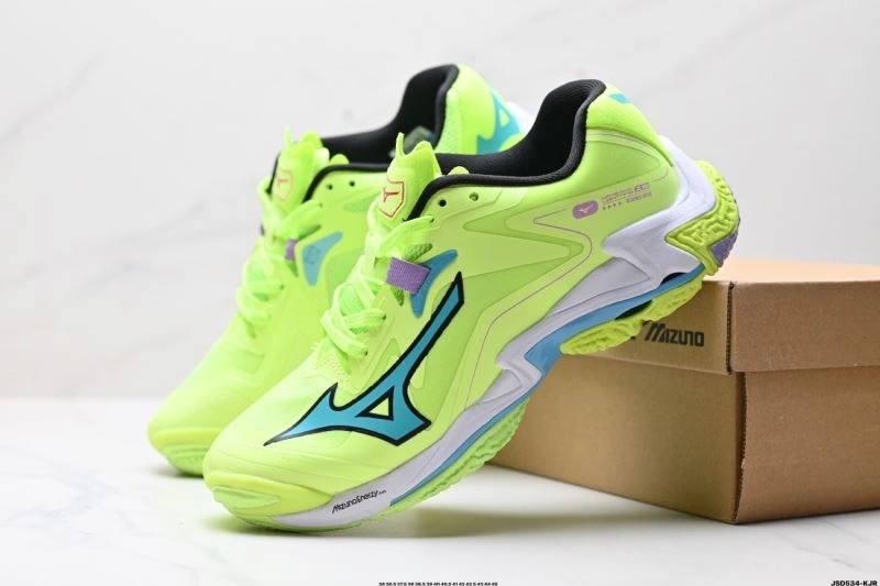 Mizuno Shoes Versatile 2330