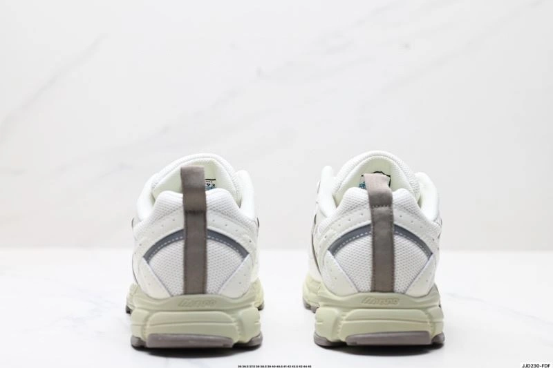 Compact Mizuno Shoes 2331