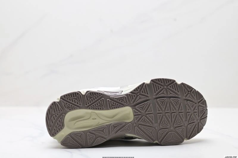 Compact Mizuno Shoes 2331