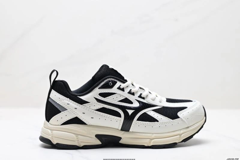 Durable Mizuno Shoes 2324