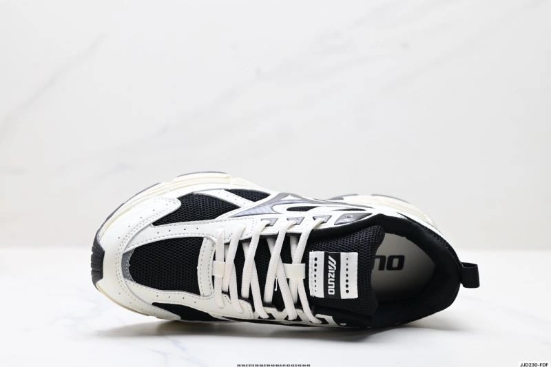 Durable Mizuno Shoes 2324