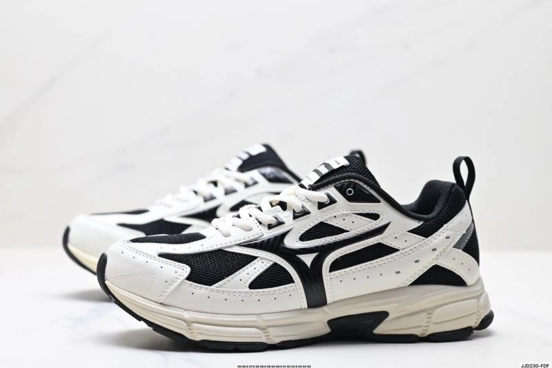 Durable Mizuno Shoes 2324