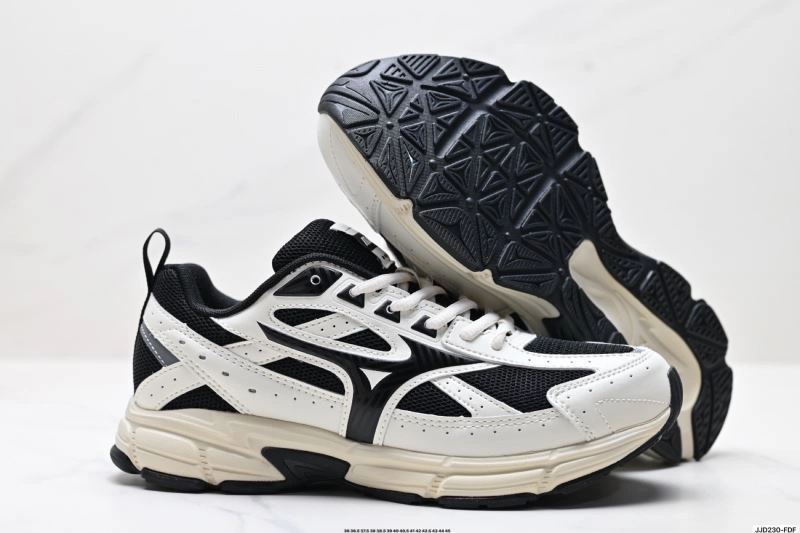 Durable Mizuno Shoes 2324