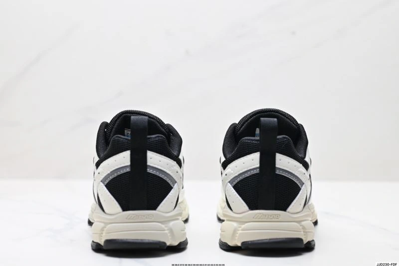 Durable Mizuno Shoes 2324