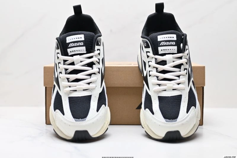 Durable Mizuno Shoes 2324