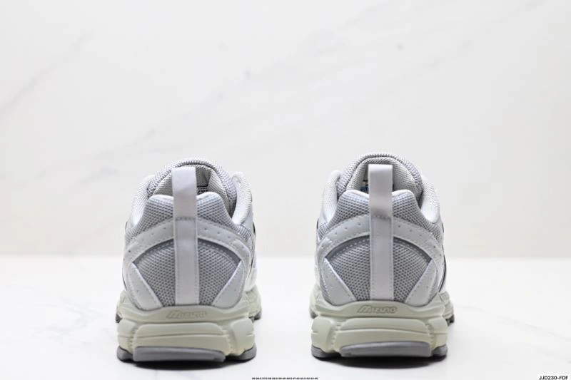 Mizuno Shoes WrinkleFree 2392