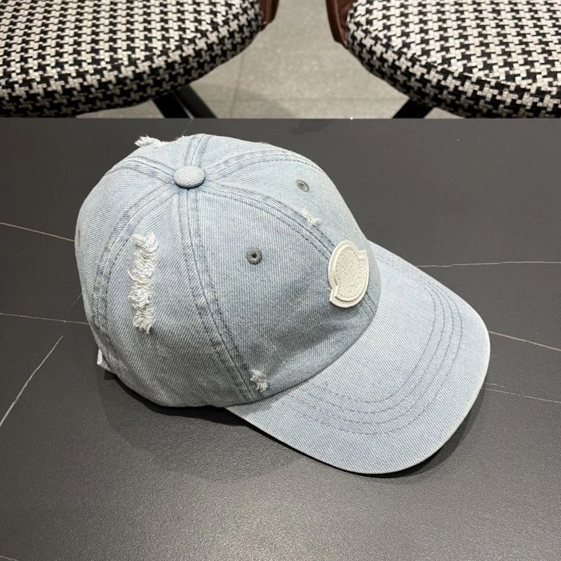 Compact Moncler Caps 257360