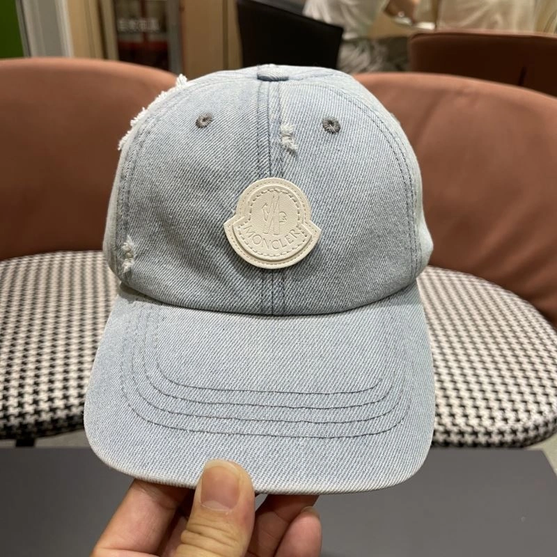Compact Moncler Caps 257360