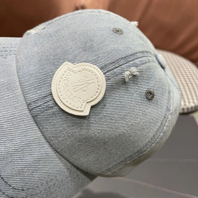 Compact Moncler Caps 257360