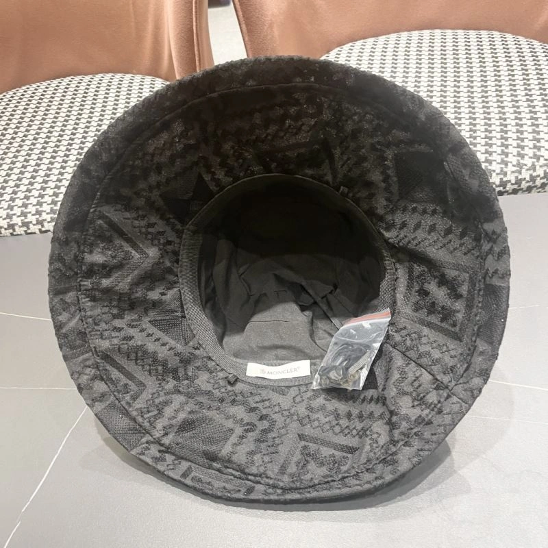 Moncler Caps Vibrant 261636