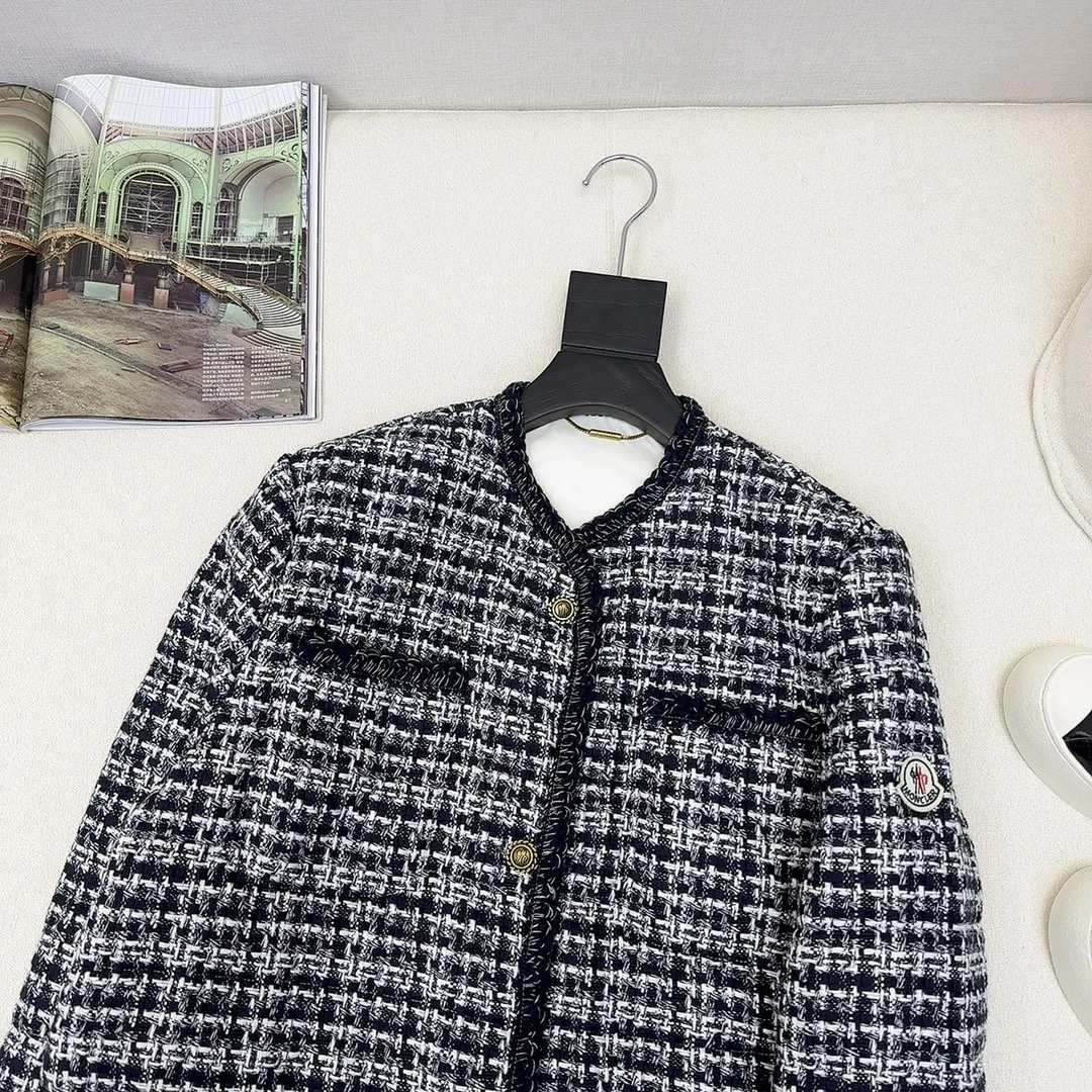 Moncler Down Jackets Modern 146689