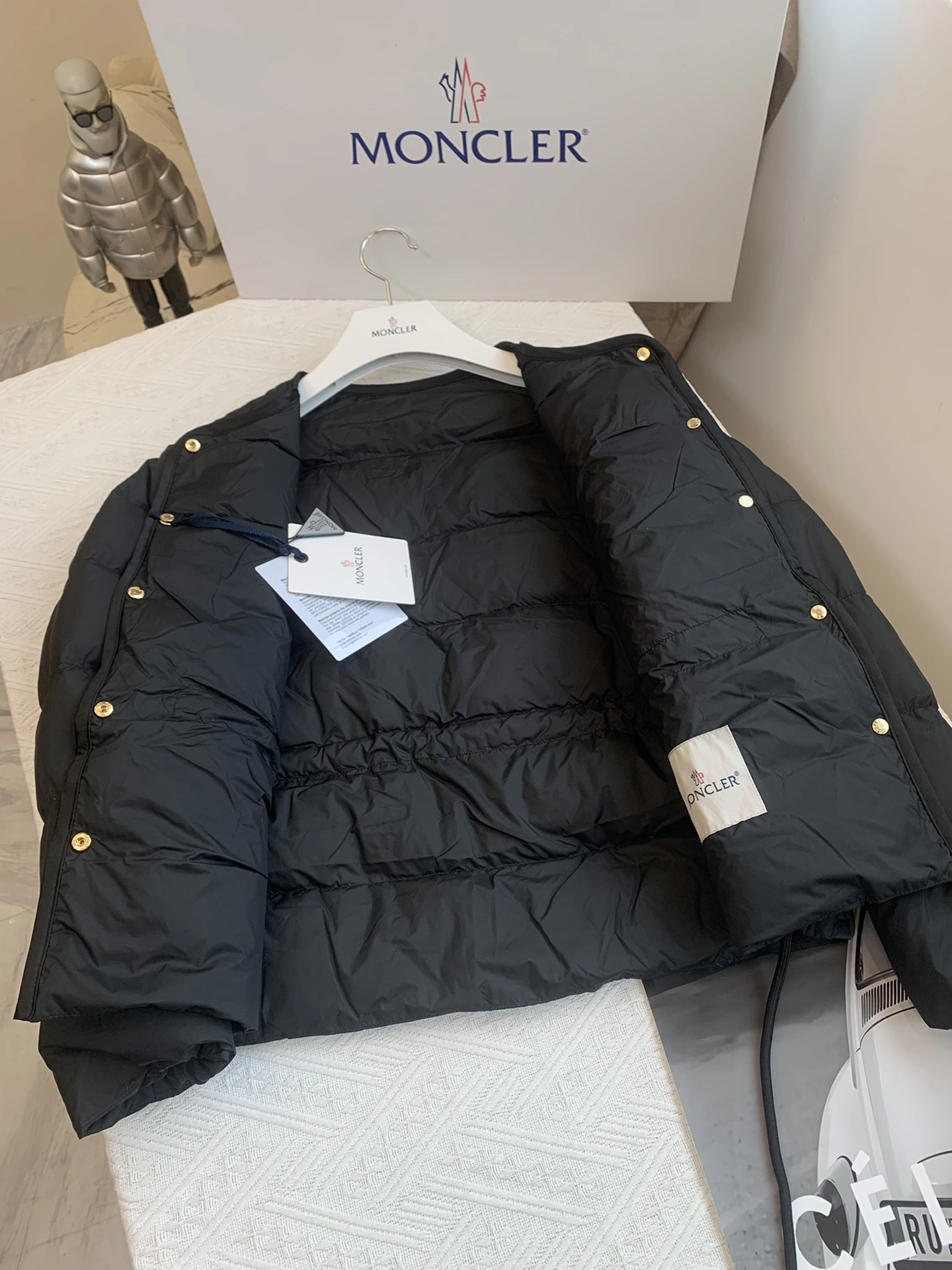 Moncler Down Jackets Versatile 146691