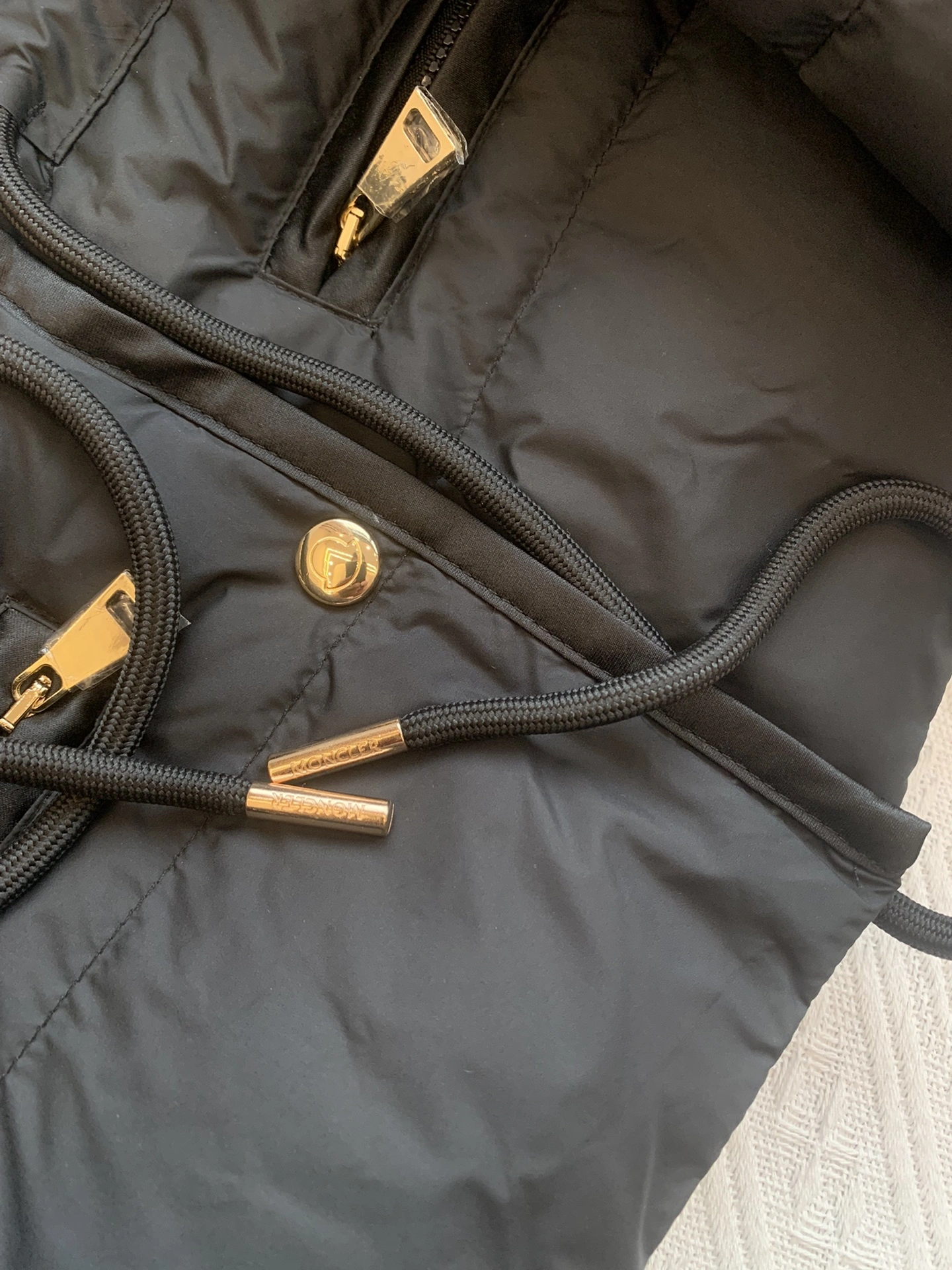 Moncler Down Jackets Versatile 146691
