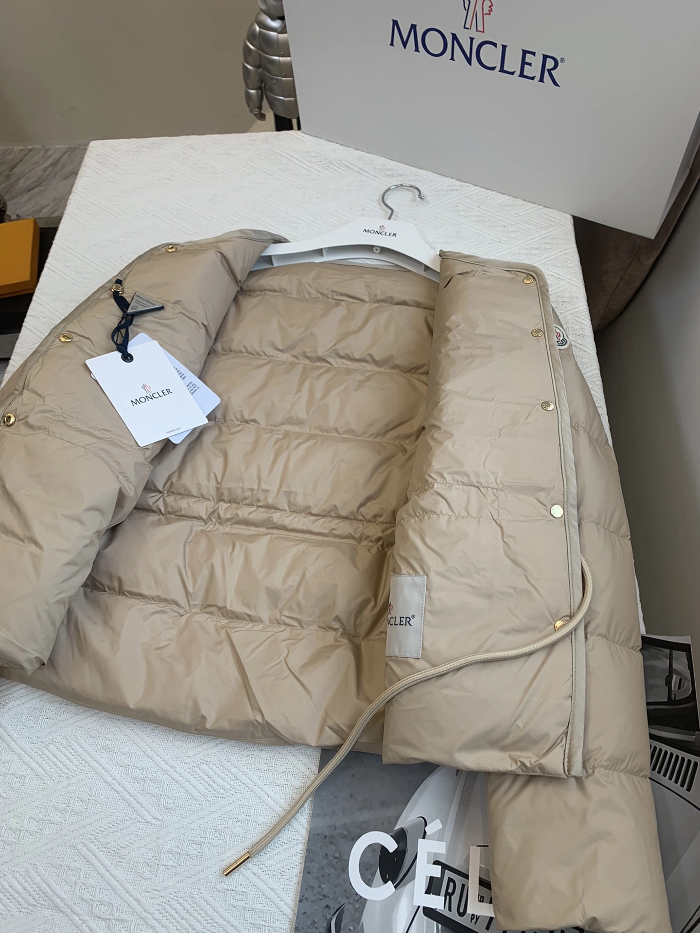 Premium Moncler Down Jackets 146688